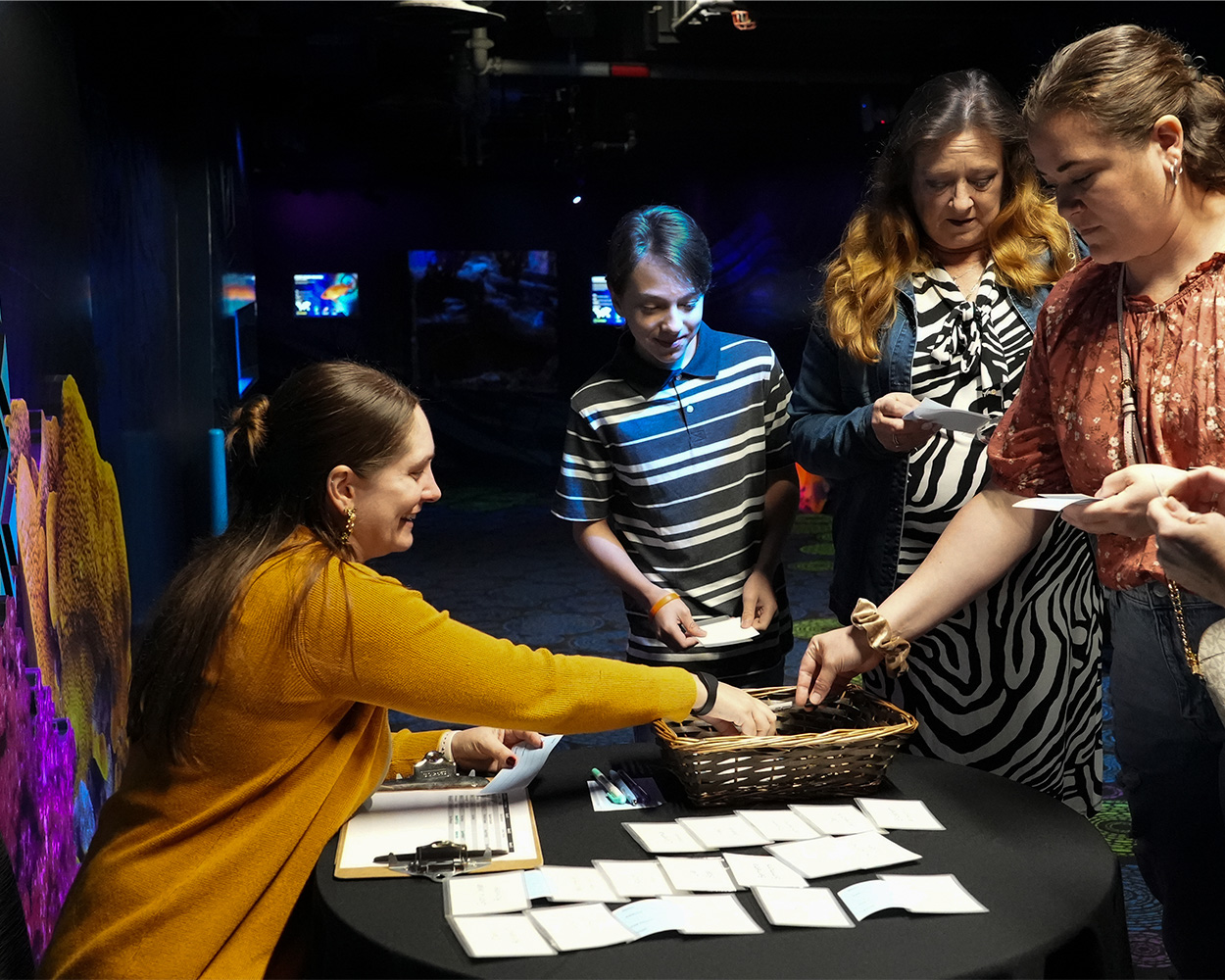 Guests interacting with intern at the florida aquarium